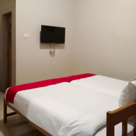 Reddoorz At Joyce Guest House Medan Bagian luar foto