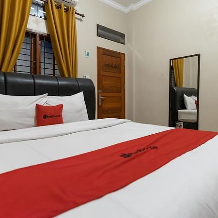 Reddoorz At Joyce Guest House Medan Bagian luar foto