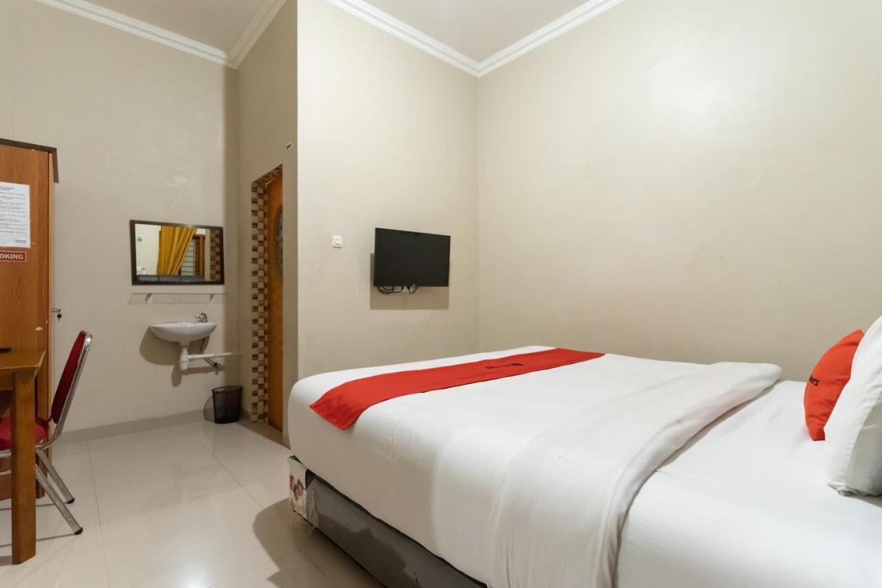 Reddoorz At Joyce Guest House Medan Bagian luar foto