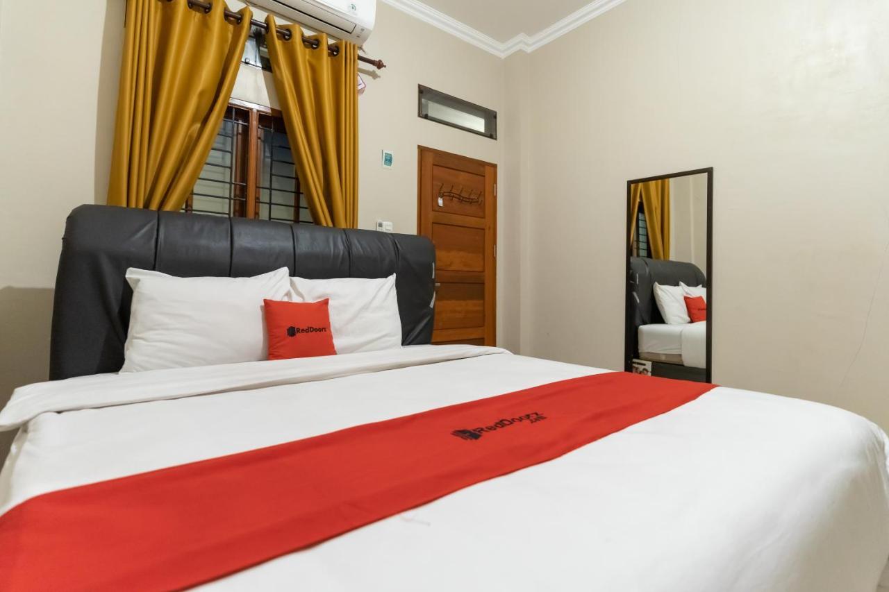 Reddoorz At Joyce Guest House Medan Bagian luar foto