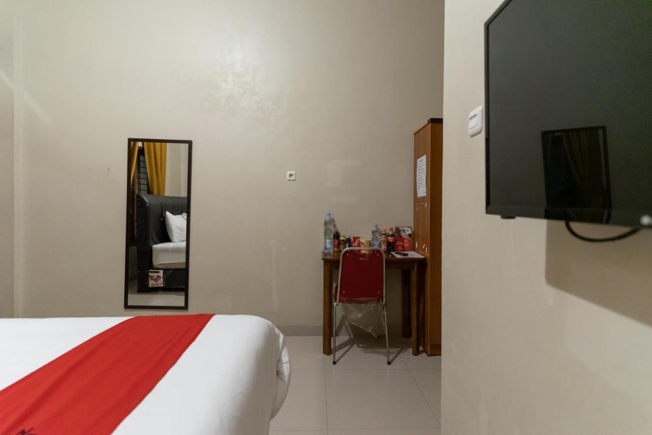 Reddoorz At Joyce Guest House Medan Bagian luar foto