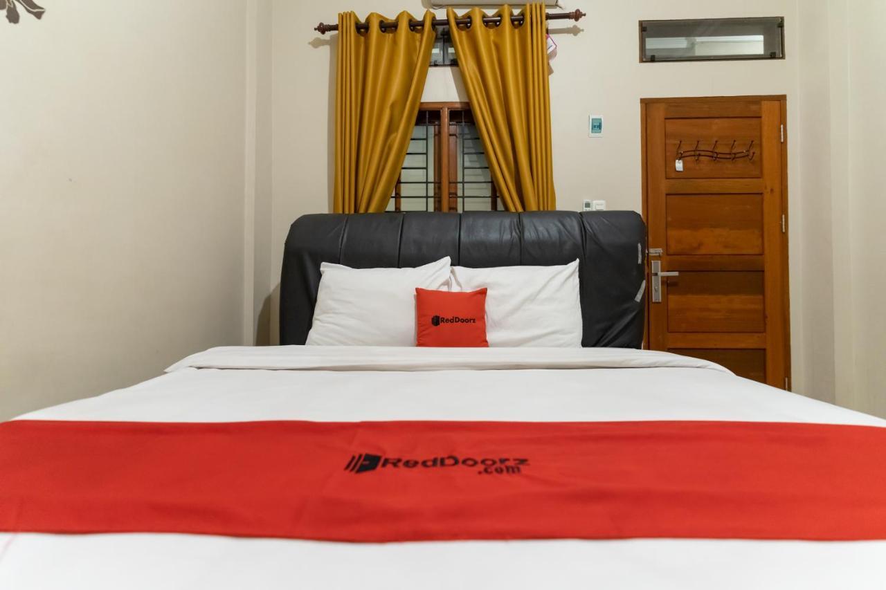Reddoorz At Joyce Guest House Medan Bagian luar foto
