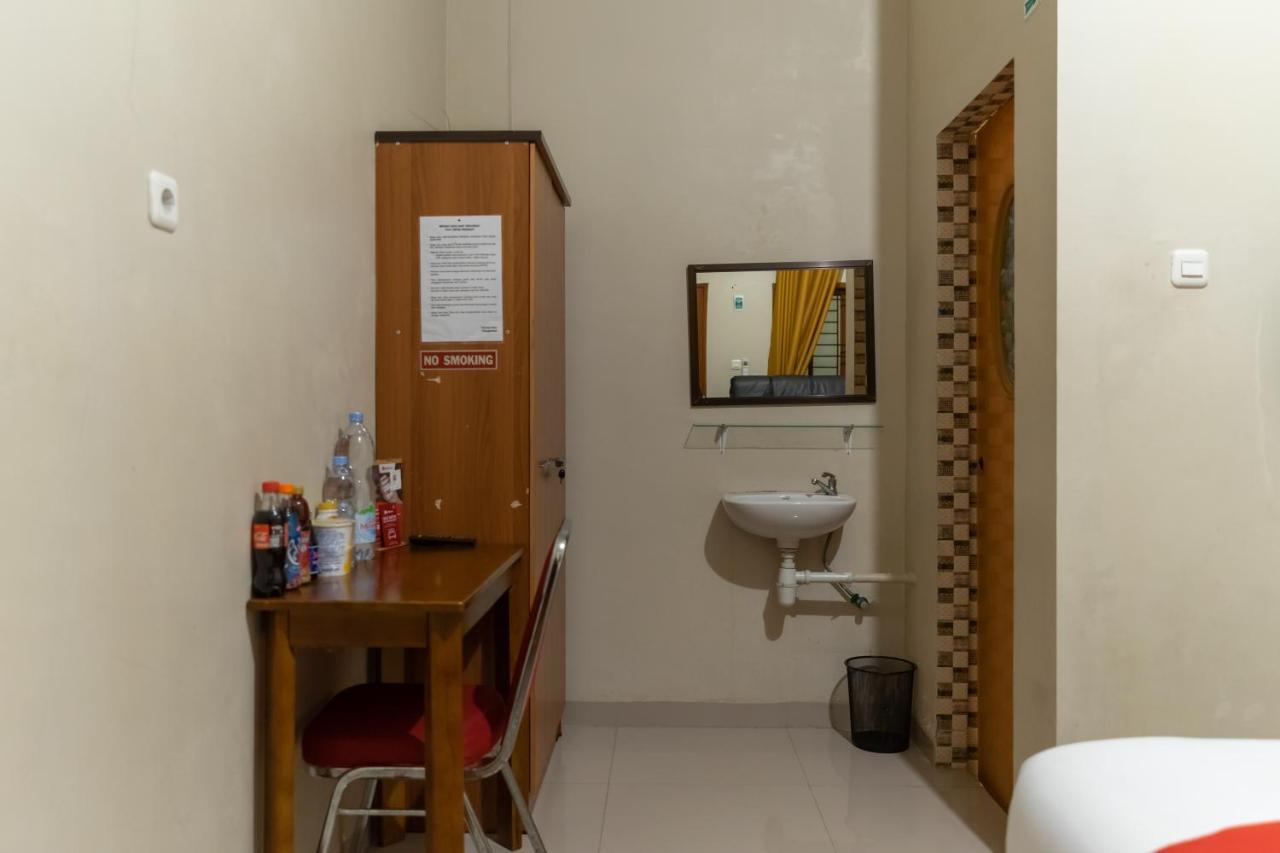 Reddoorz At Joyce Guest House Medan Bagian luar foto