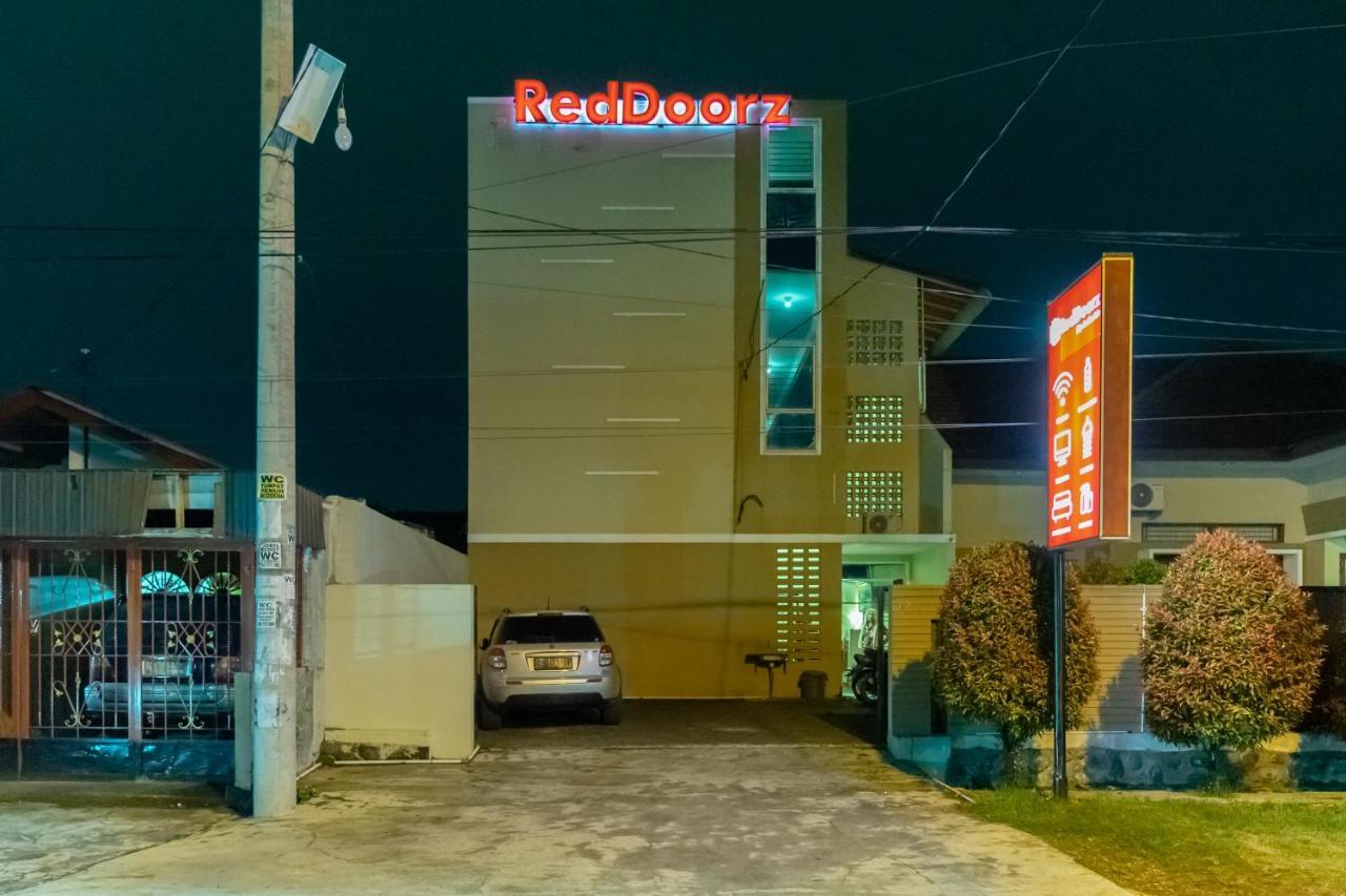 Reddoorz At Joyce Guest House Medan Bagian luar foto