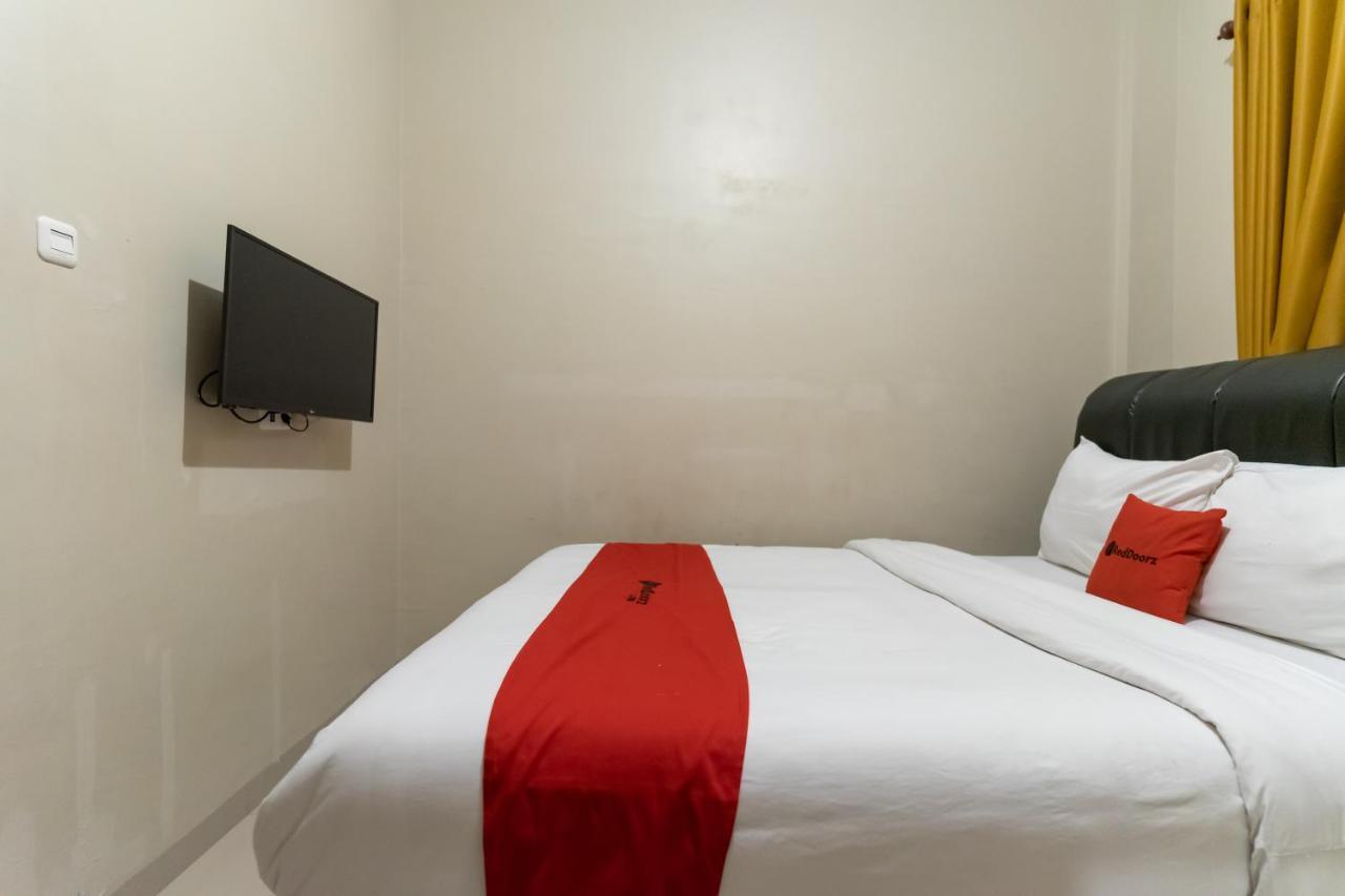 Reddoorz At Joyce Guest House Medan Bagian luar foto