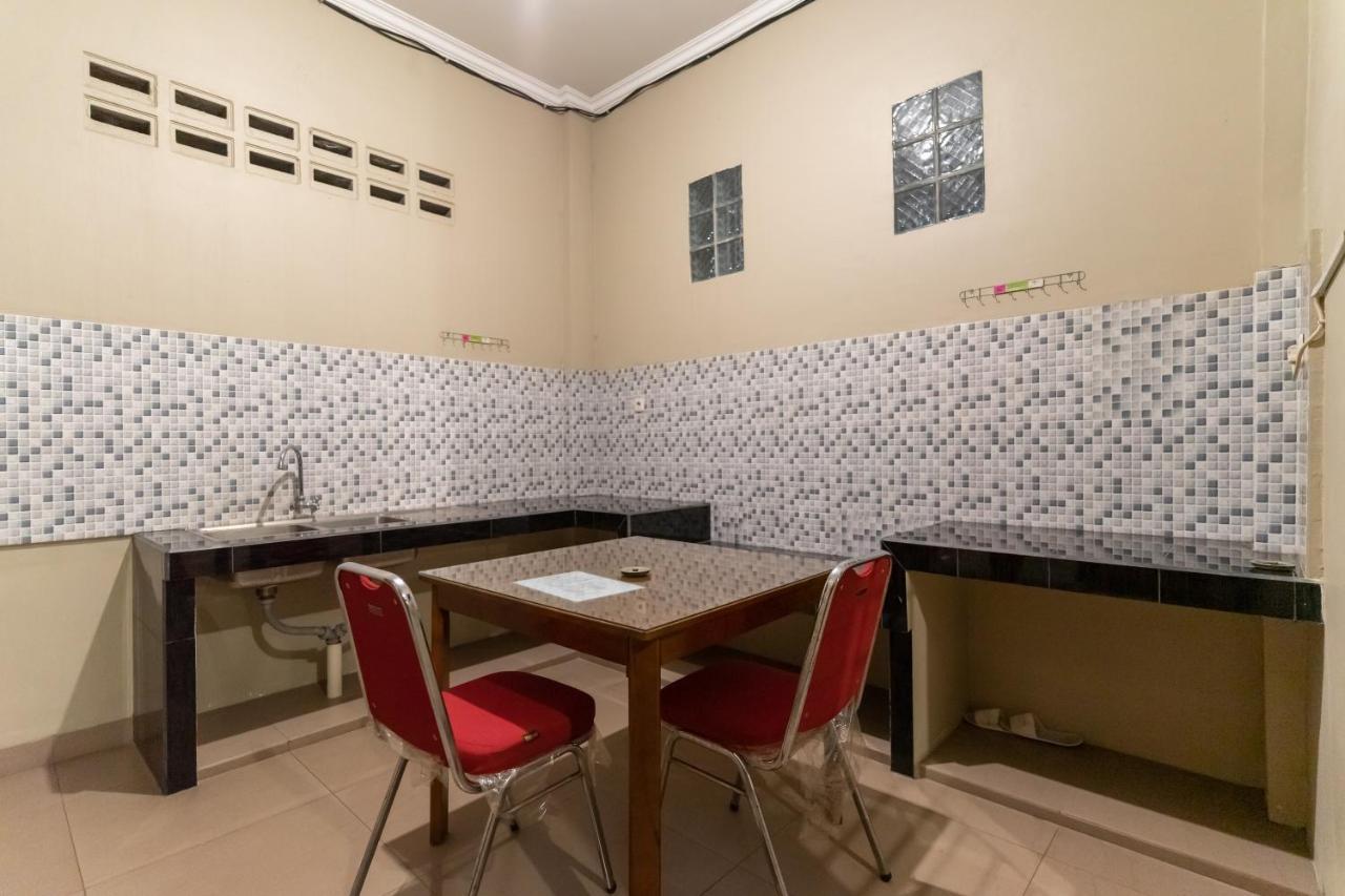 Reddoorz At Joyce Guest House Medan Bagian luar foto