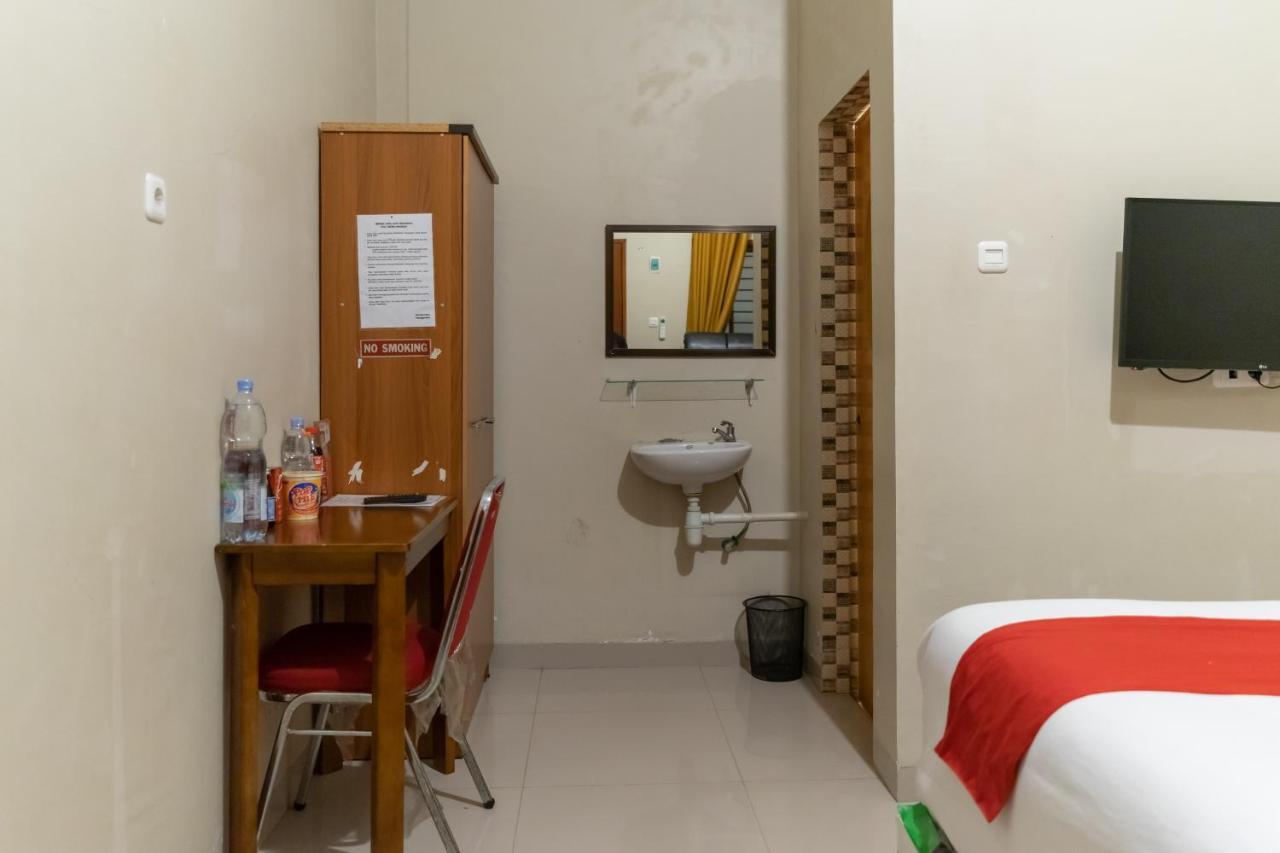 Reddoorz At Joyce Guest House Medan Bagian luar foto