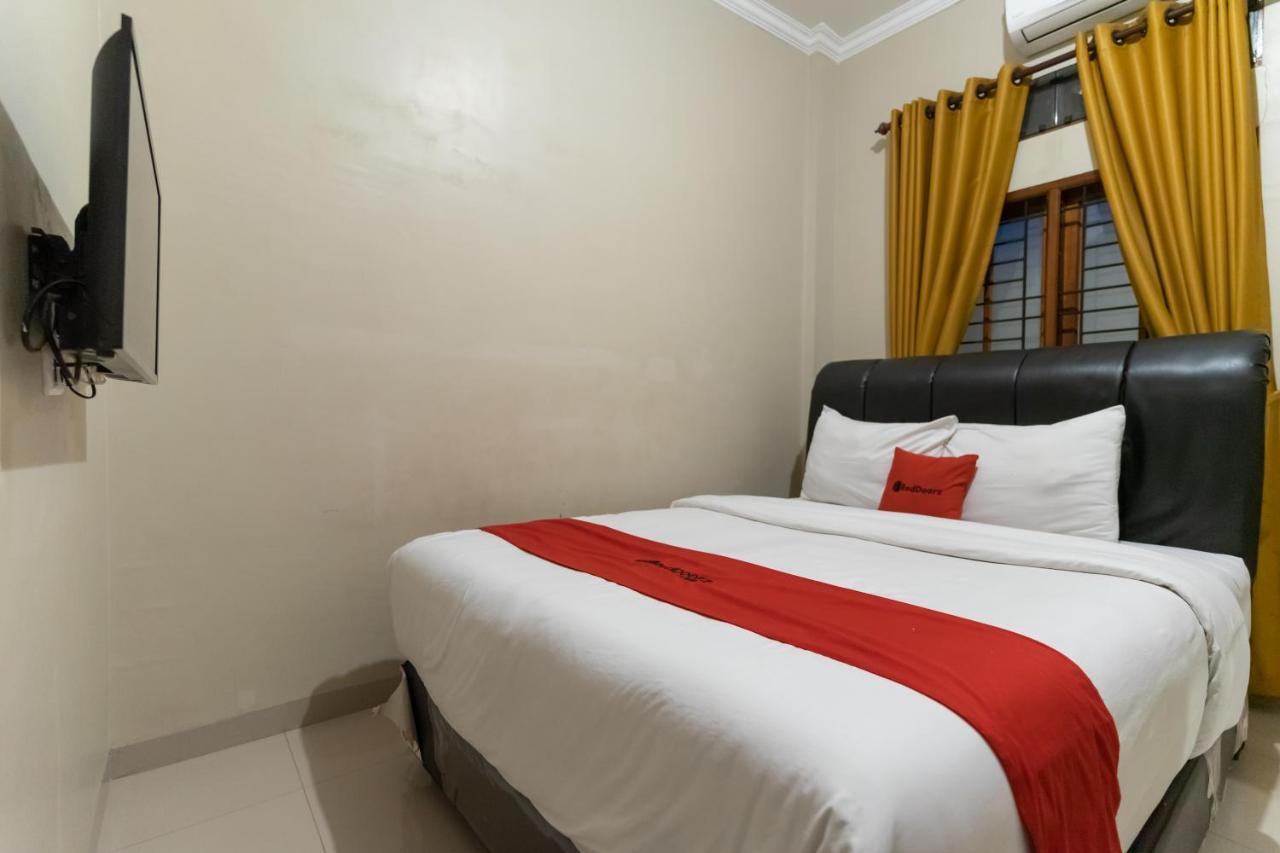 Reddoorz At Joyce Guest House Medan Bagian luar foto