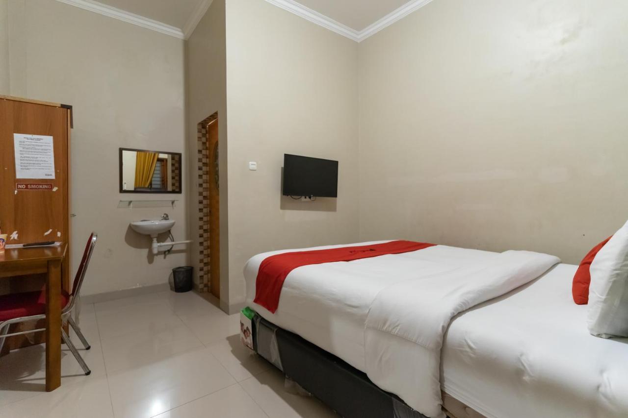 Reddoorz At Joyce Guest House Medan Bagian luar foto