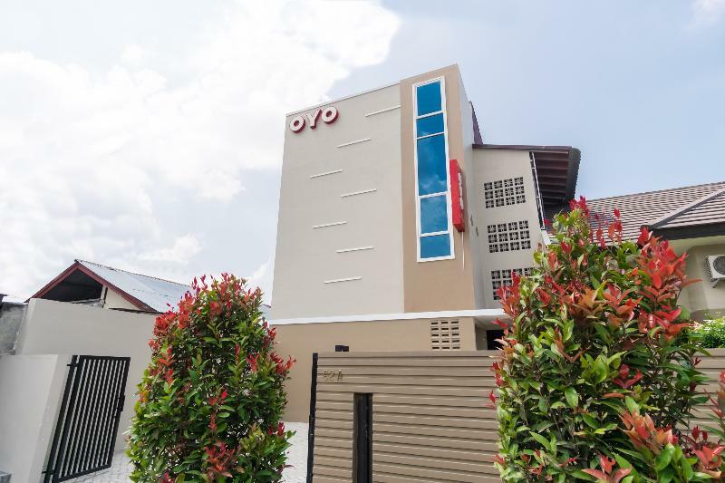 Reddoorz At Joyce Guest House Medan Bagian luar foto